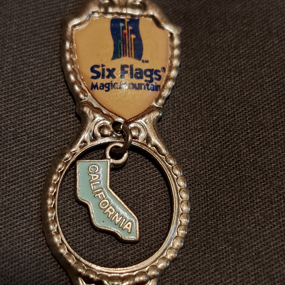 3 Souvenir Spoons - Picture 6 of 7